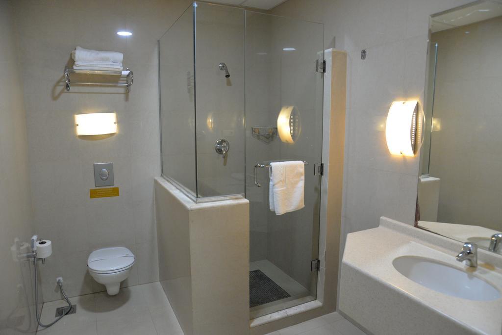 The Palace Suites Al Khobar Room photo